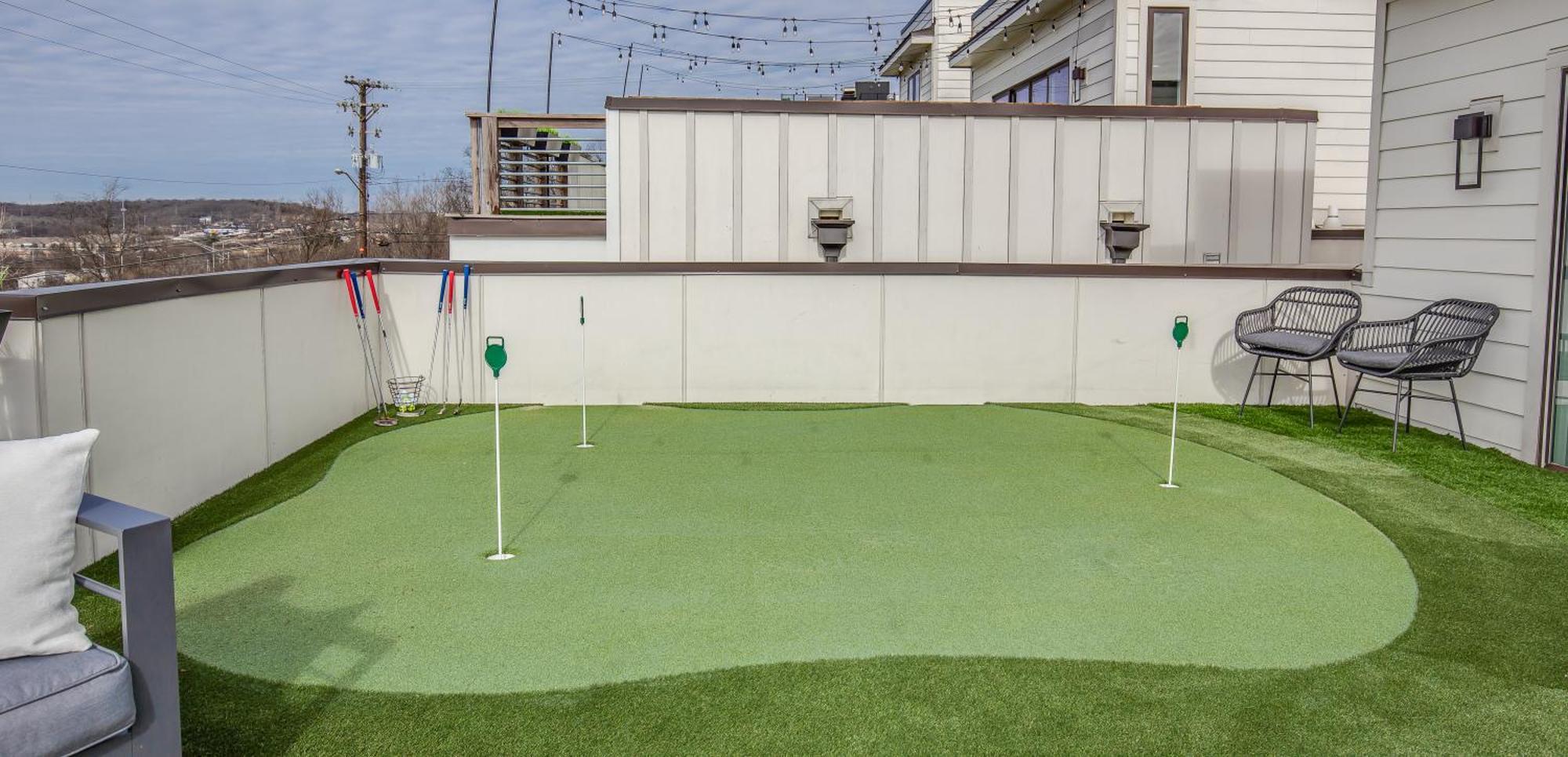 Whiskey House With Rooftop Golf, City Views! 8Min To Downtown! Sleeps 9! Nashville Luaran gambar