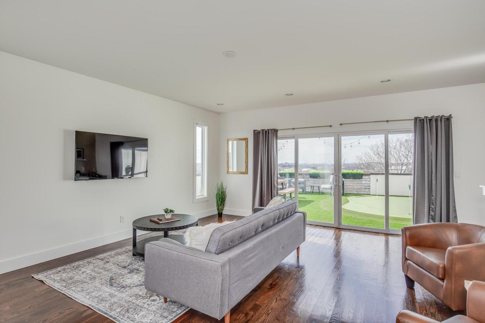 Whiskey House With Rooftop Golf, City Views! 8Min To Downtown! Sleeps 9! Nashville Luaran gambar