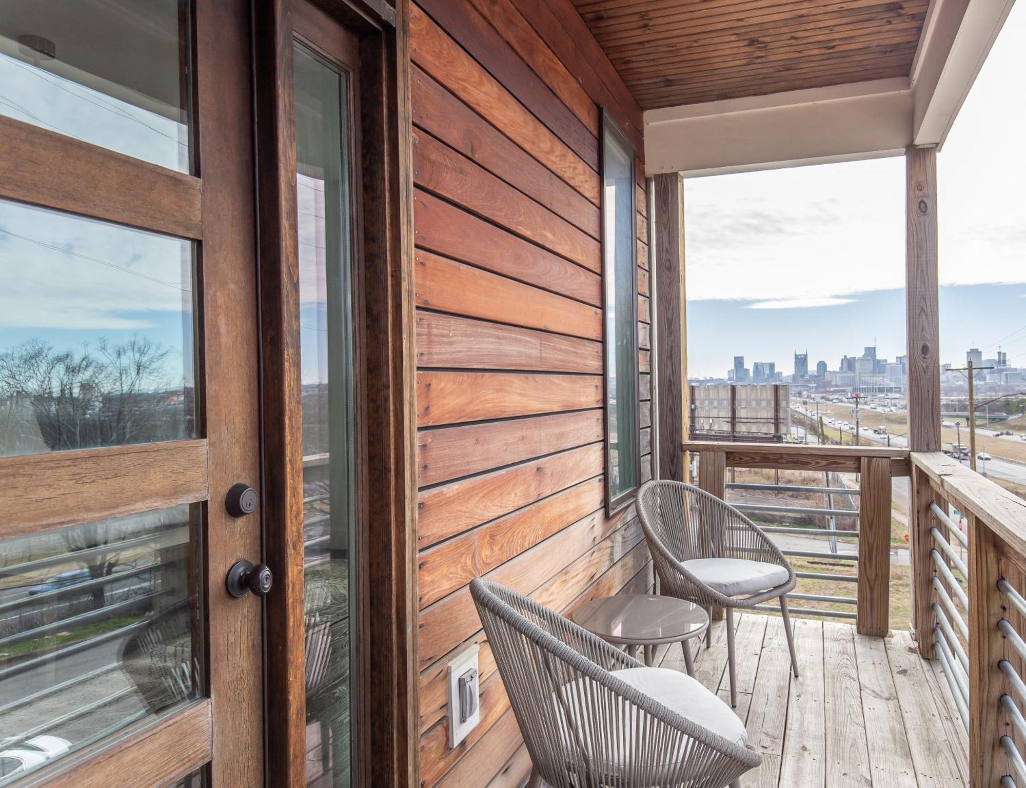 Whiskey House With Rooftop Golf, City Views! 8Min To Downtown! Sleeps 9! Nashville Luaran gambar