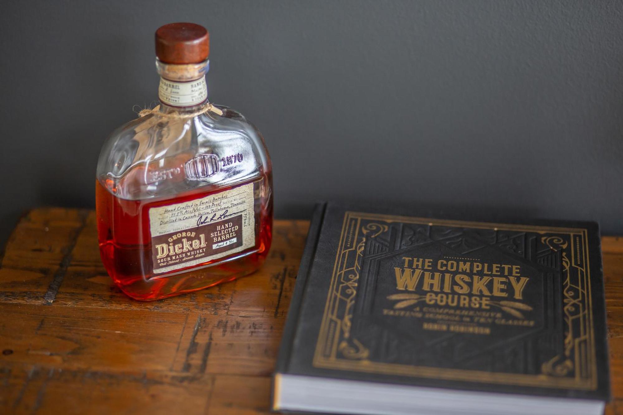 Whiskey House With Rooftop Golf, City Views! 8Min To Downtown! Sleeps 9! Nashville Luaran gambar