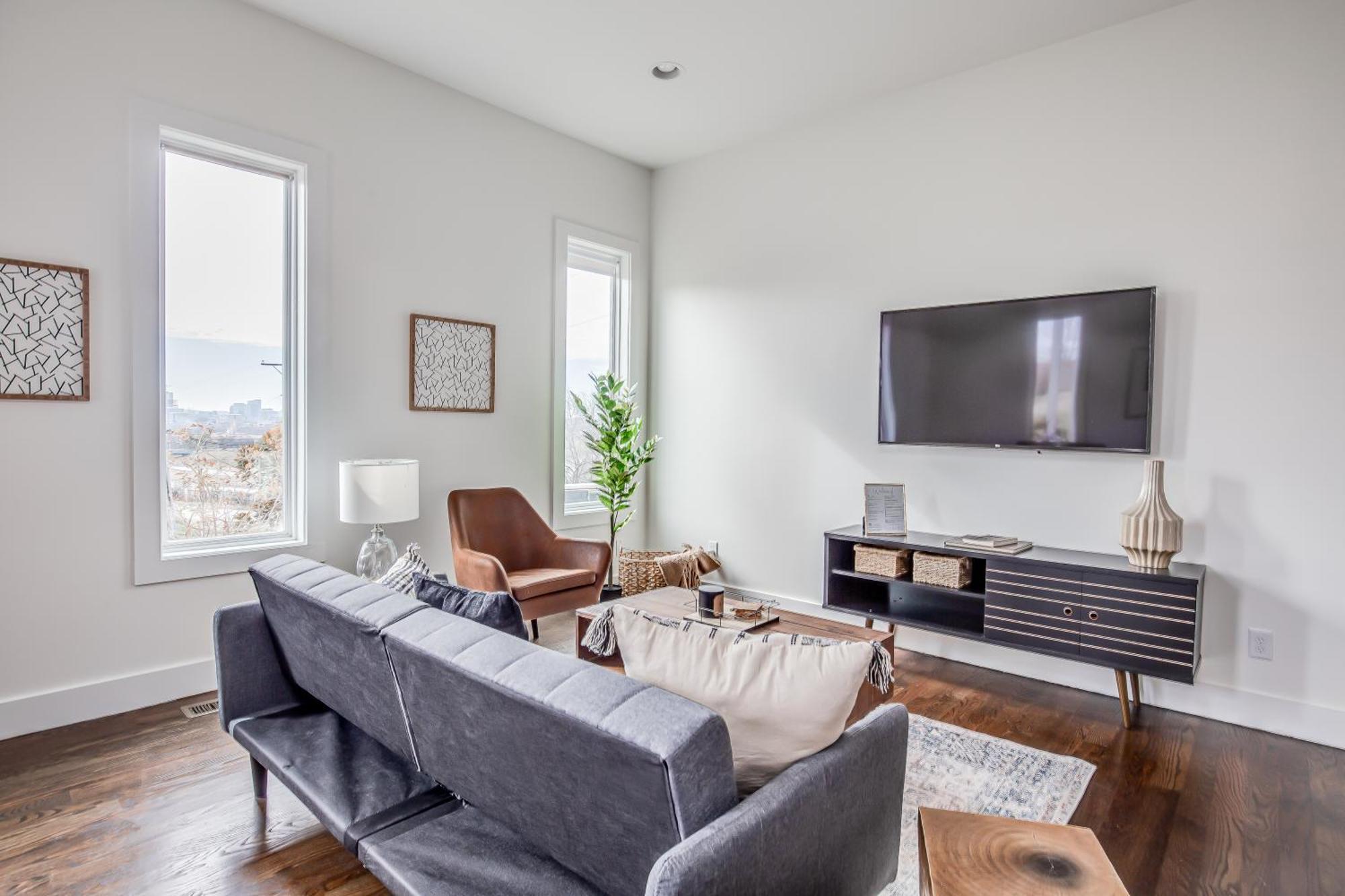 Whiskey House With Rooftop Golf, City Views! 8Min To Downtown! Sleeps 9! Nashville Luaran gambar