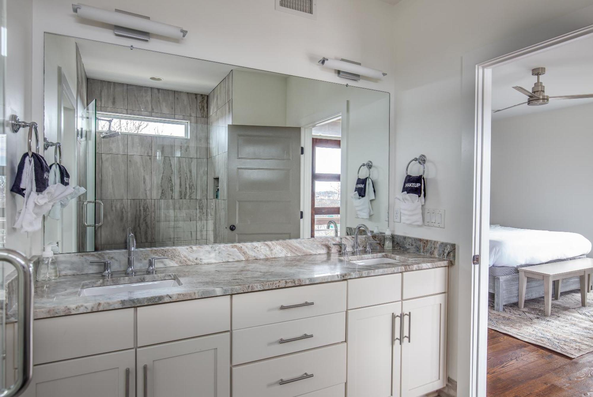 Whiskey House With Rooftop Golf, City Views! 8Min To Downtown! Sleeps 9! Nashville Luaran gambar