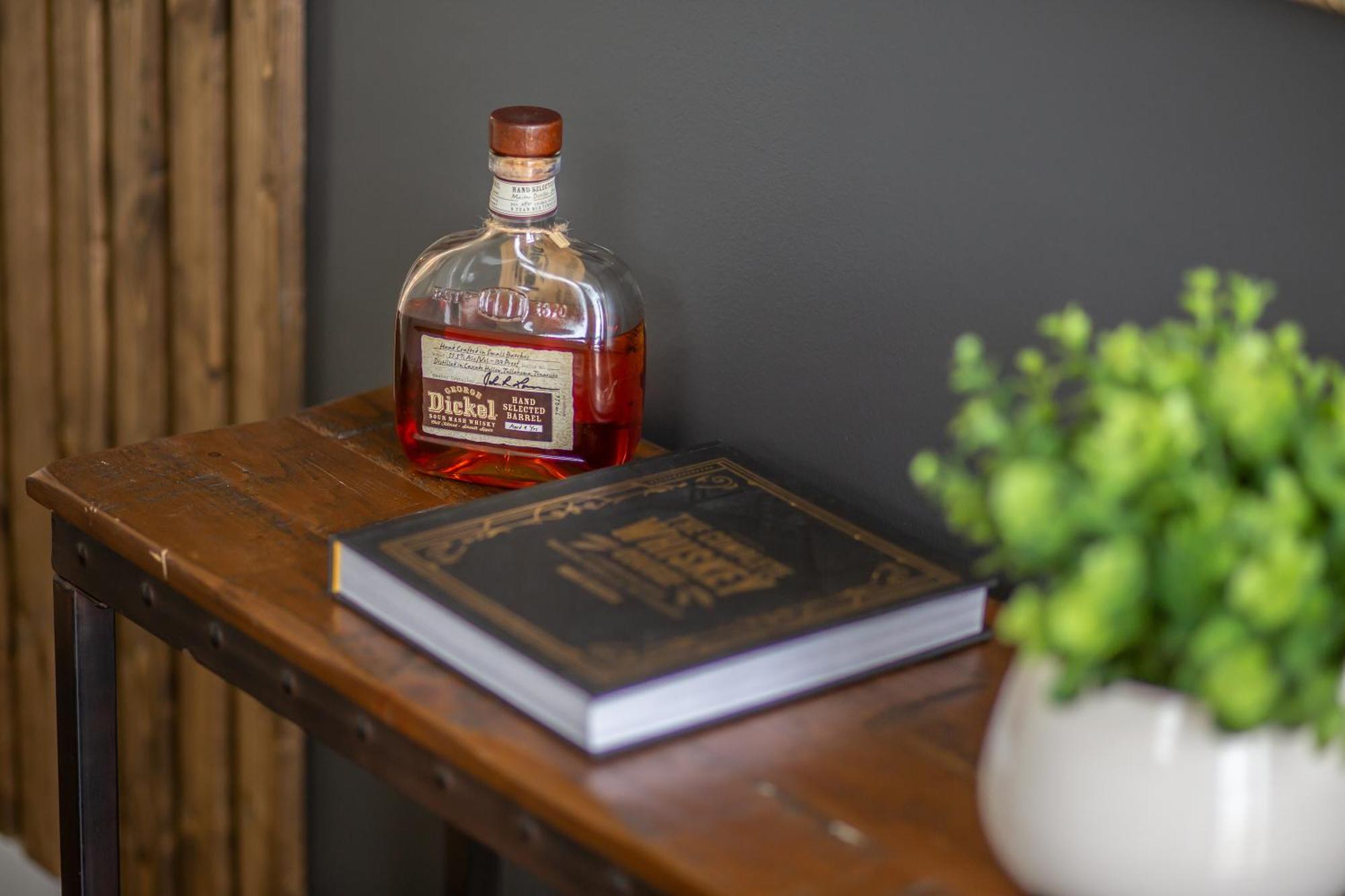 Whiskey House With Rooftop Golf, City Views! 8Min To Downtown! Sleeps 9! Nashville Luaran gambar