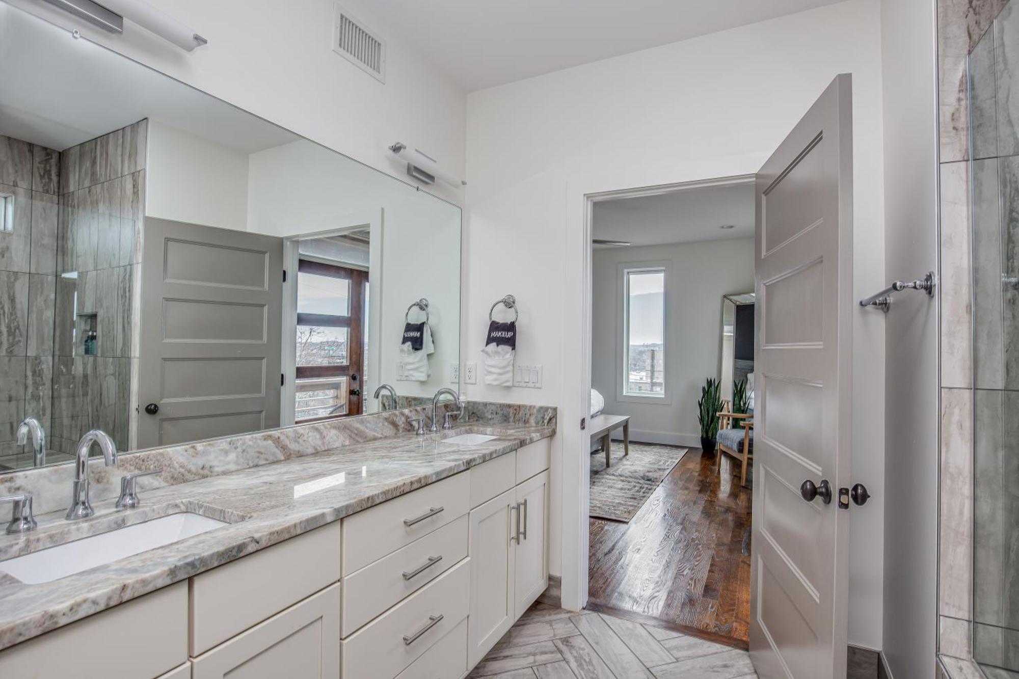 Whiskey House With Rooftop Golf, City Views! 8Min To Downtown! Sleeps 9! Nashville Luaran gambar